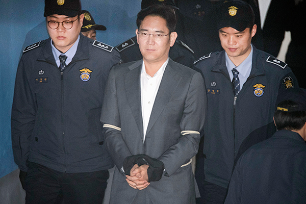 Освобожденный условно-досрочно наследник Samsung стал председателем совета директоров компании
