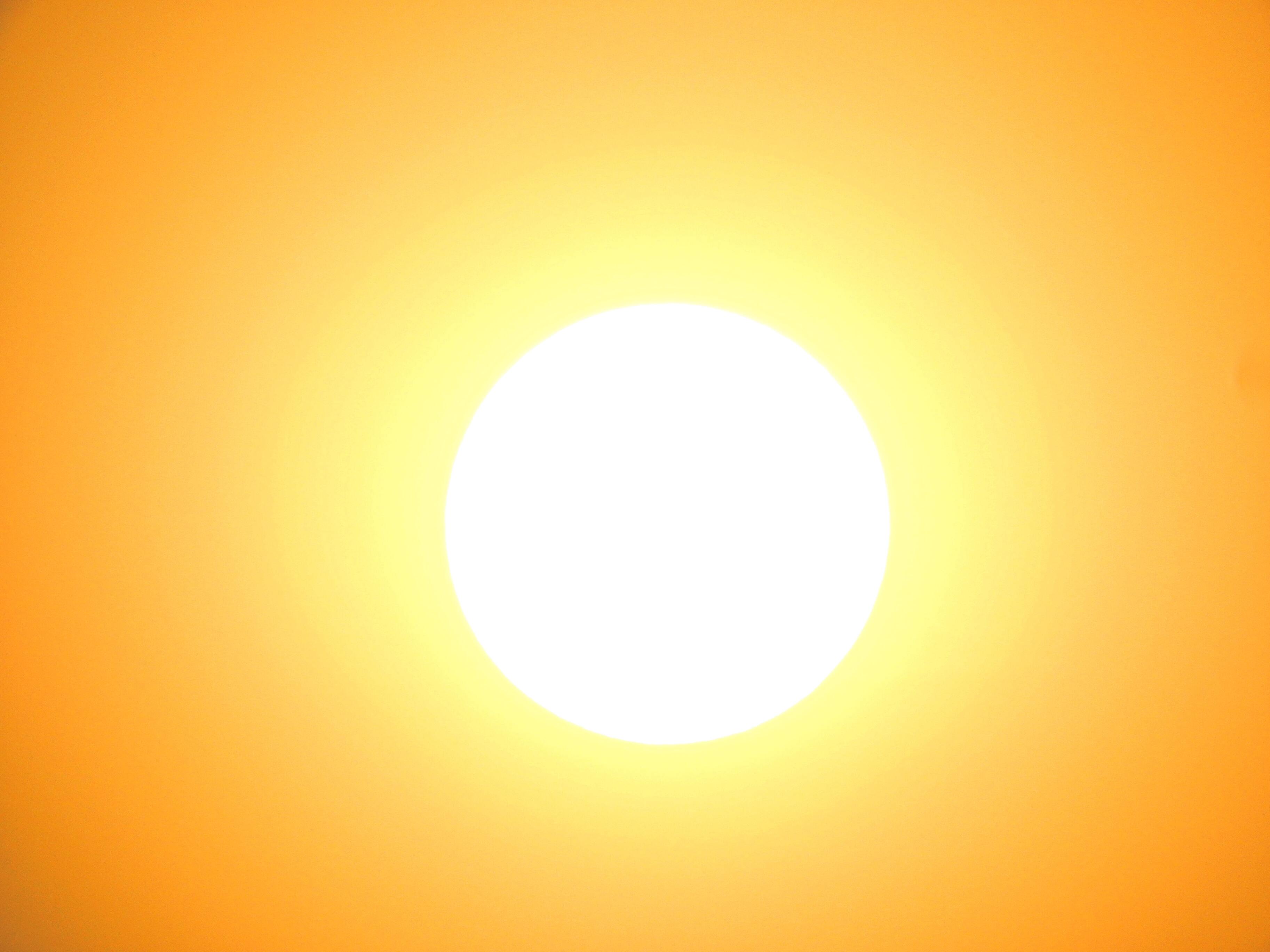 NASA показало снимок «улыбающегося» Солнца