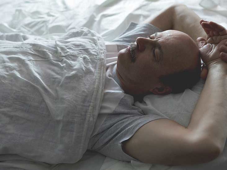 Сомнолог объяснил, как можно выспаться, если времени на полноценный сон нет