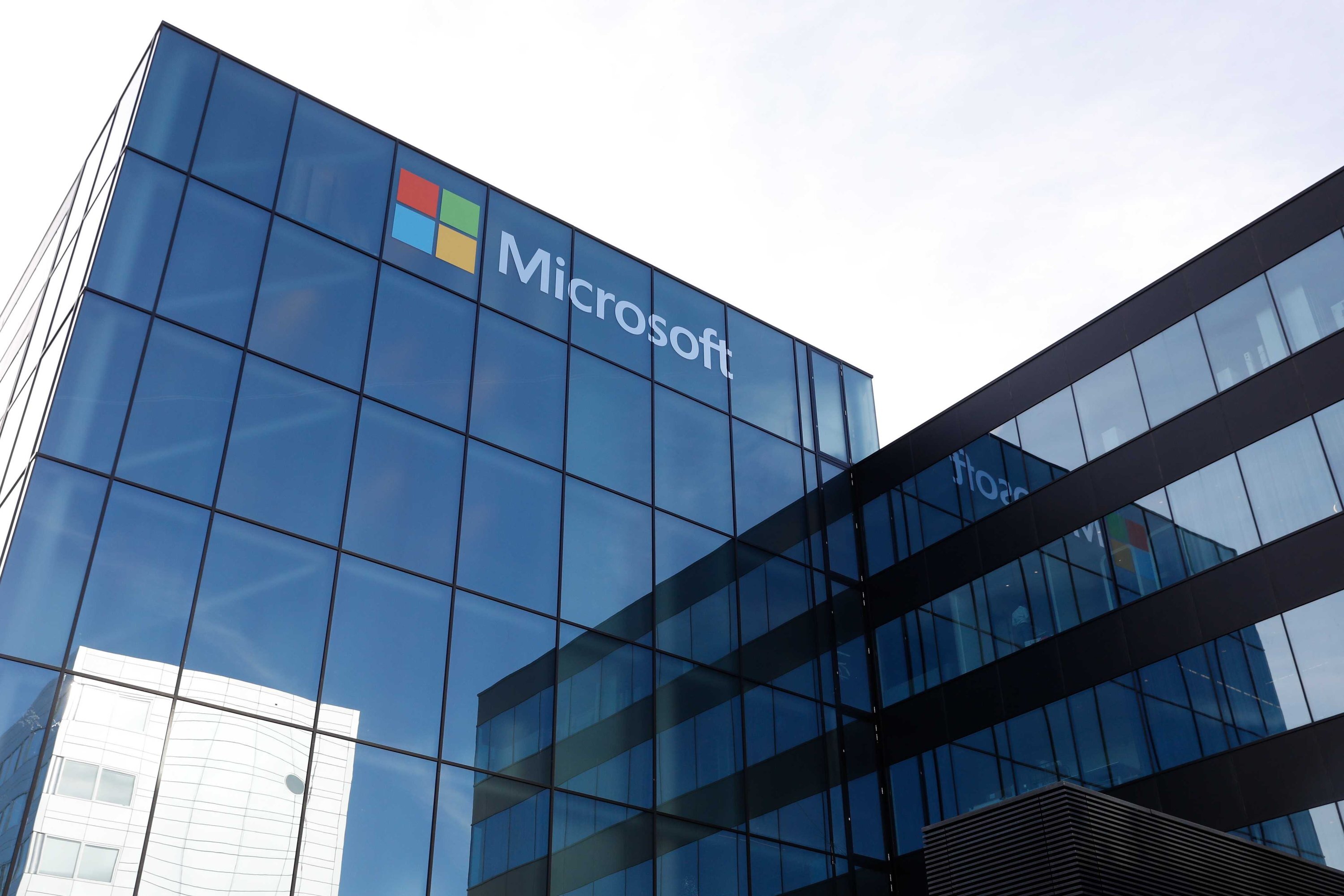 Microsoft вложит в технологическую помощь Украине $100 млн