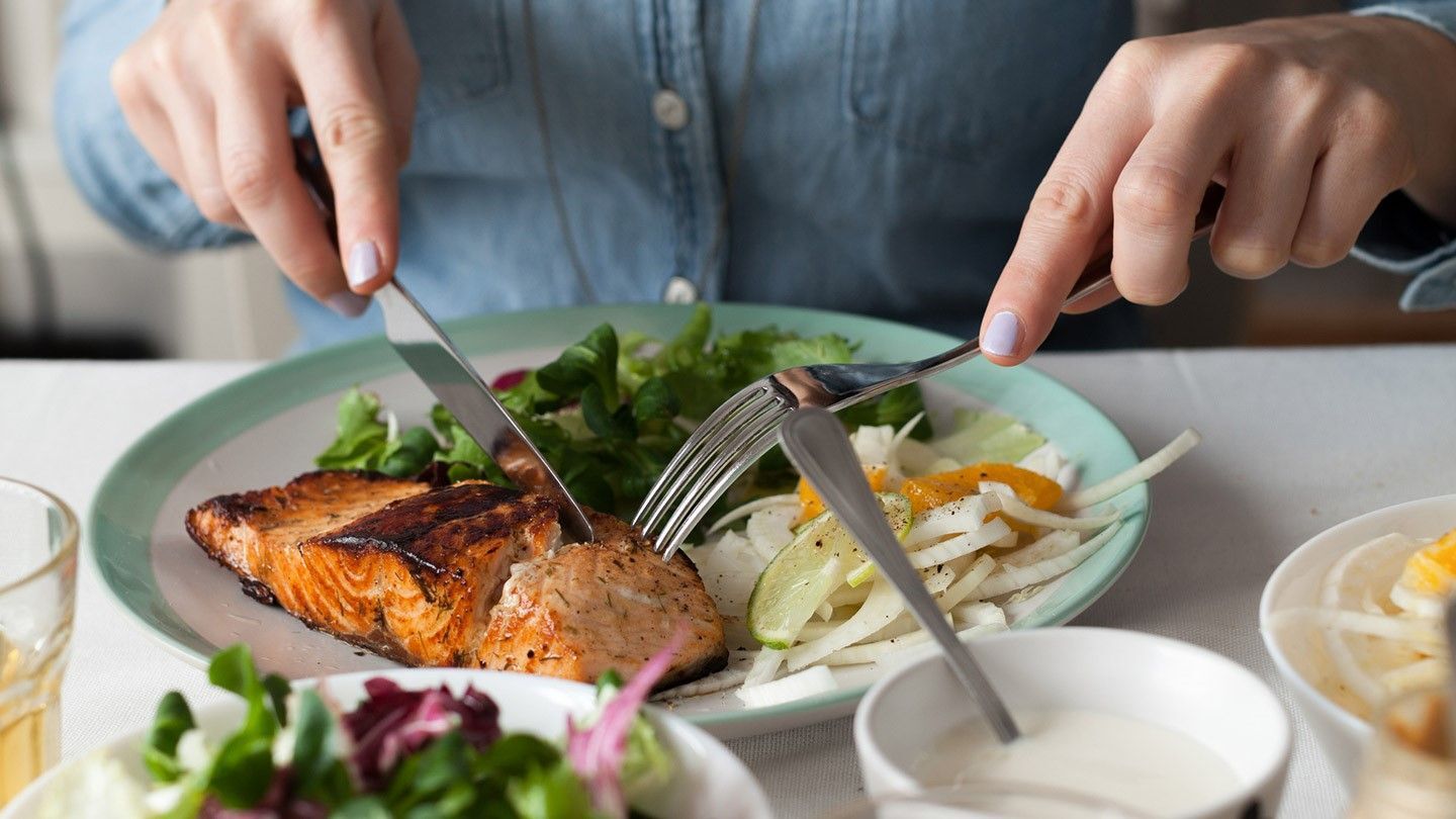 Шесть привычек в еде, которые могут указывать на расстройство пищевого поведения