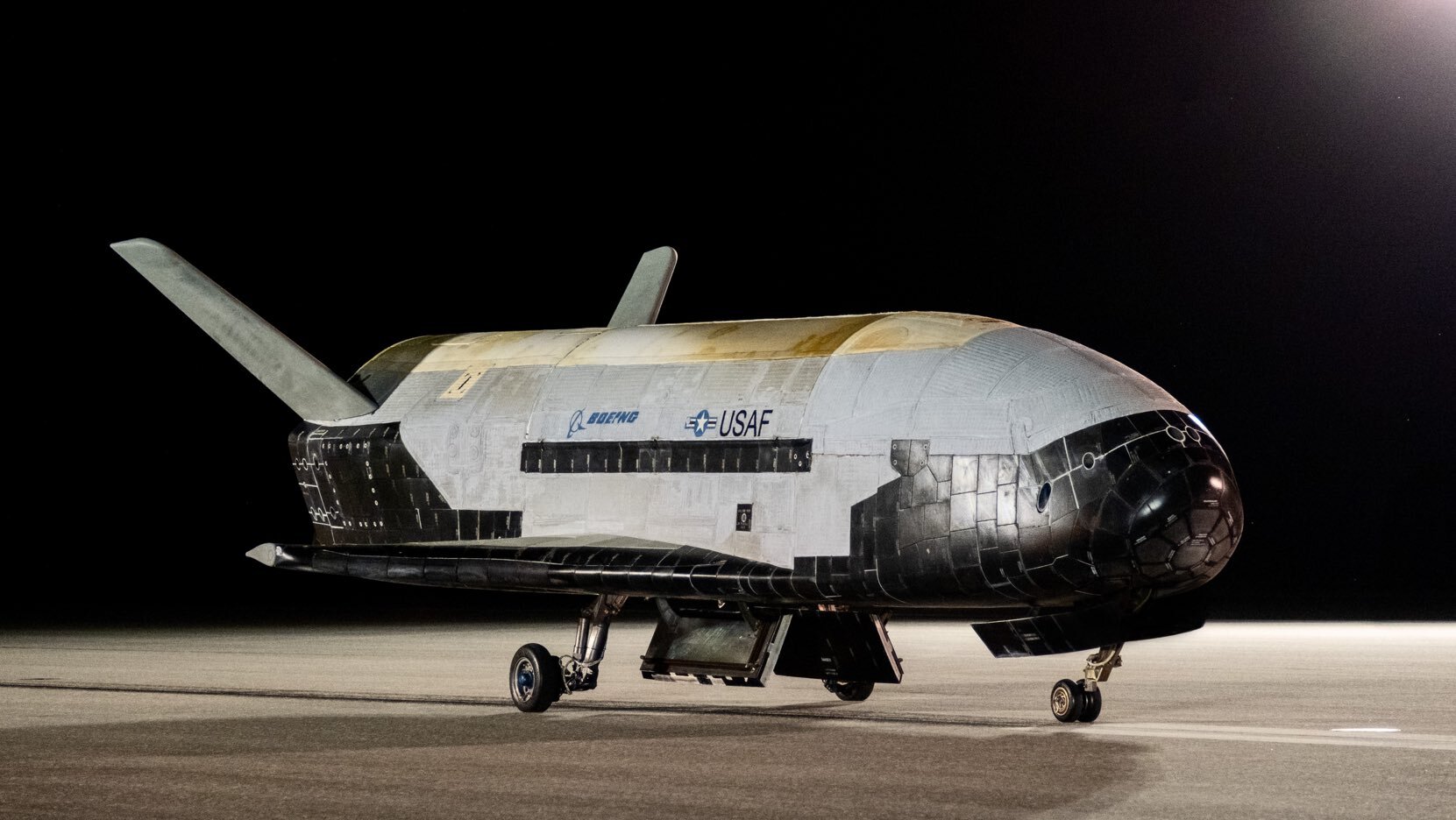 908 дней в космосе и секретная миссия: космоплан X-37B вернулся на Землю