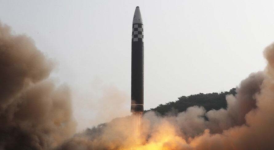 Северная Корея выпустила баллистическую ракету и сорвала саммит Азиатско-Тихоокеанского экономического сотрудничества