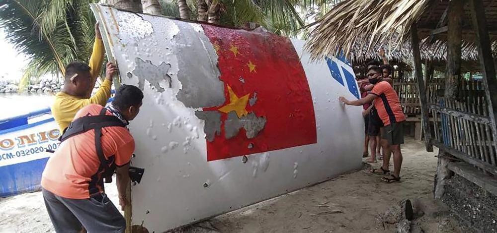 Китай насильно забрал обломки своей ракеты у филиппинских моряков