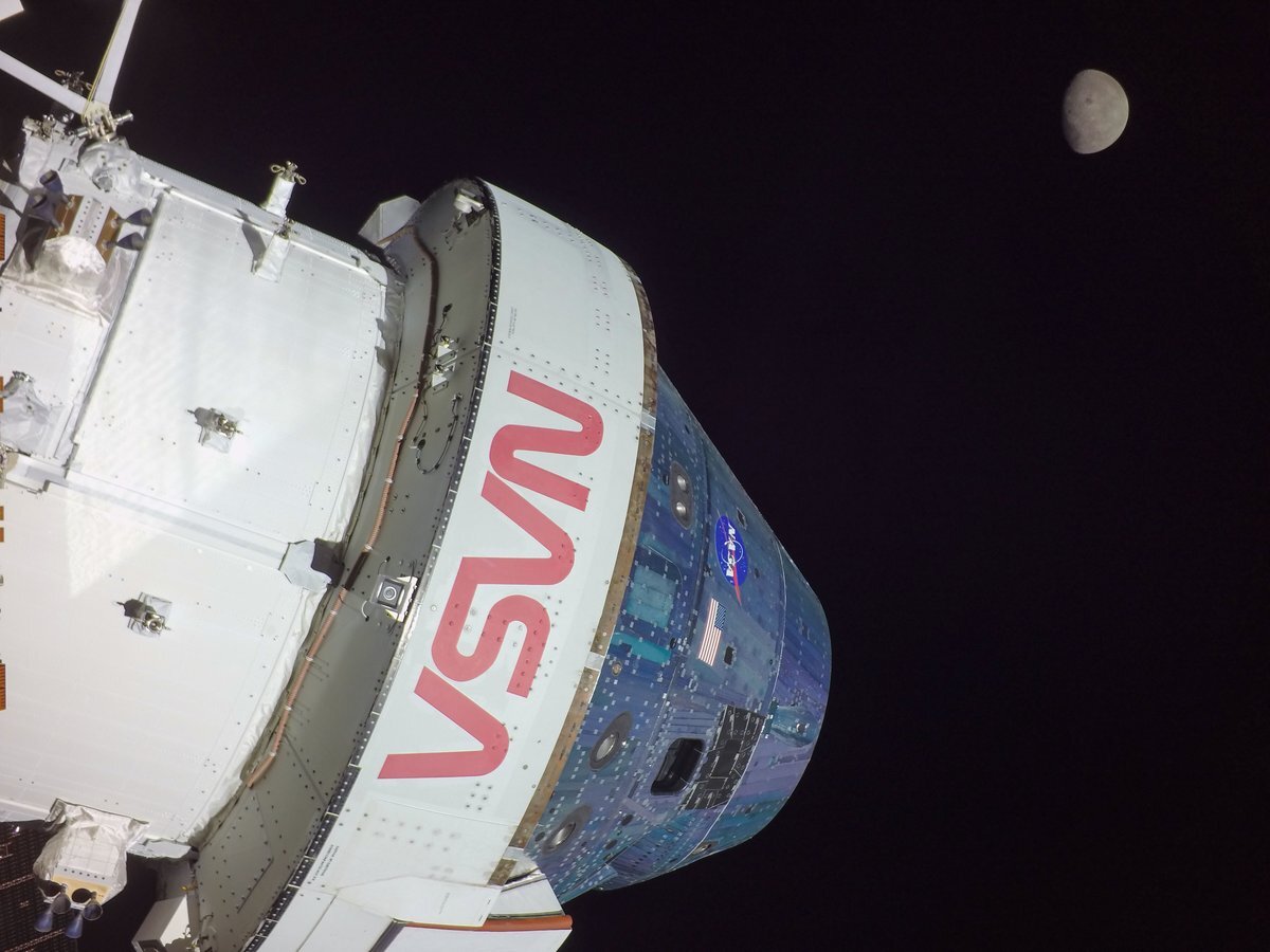 Пришельцев еще не хватало: с лунным кораблем NASA потерялась связь