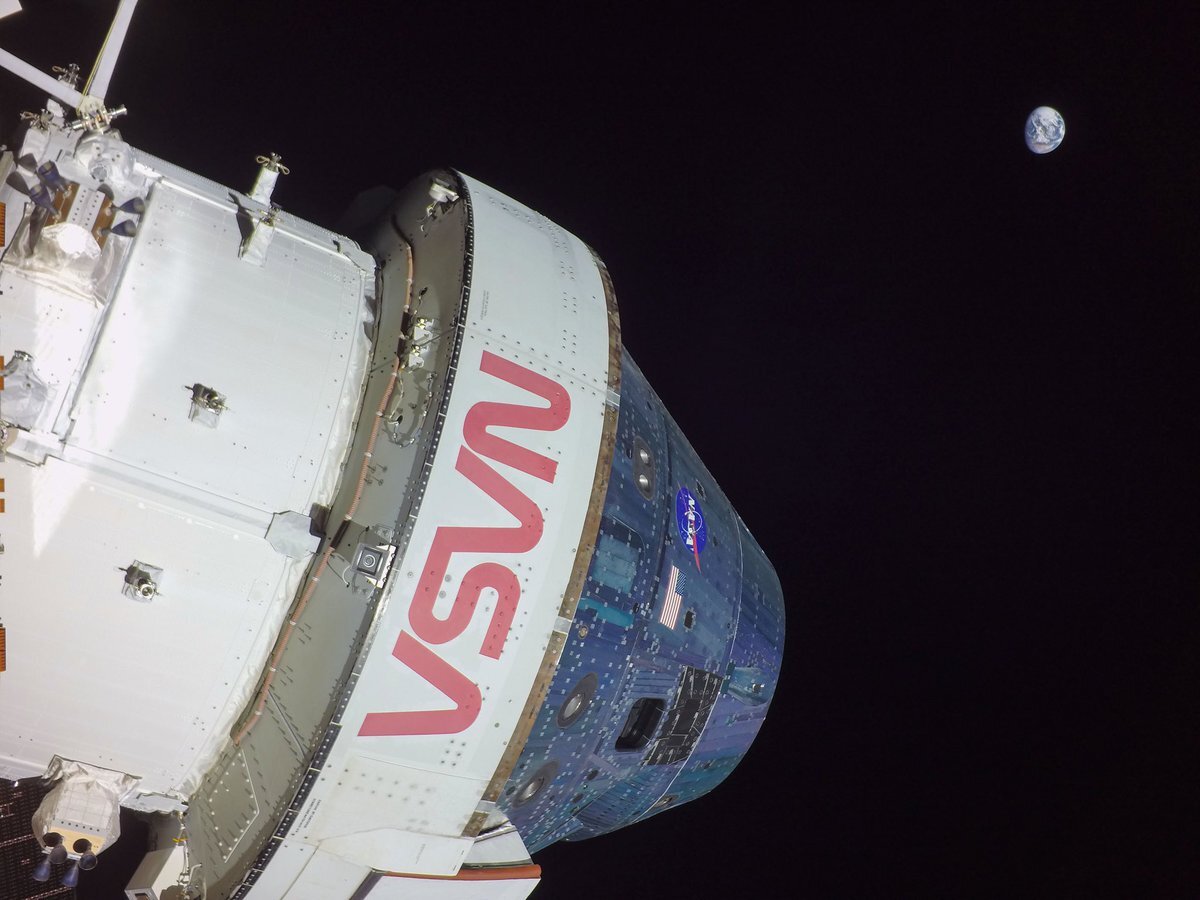 Лунный корабль NASA "Орион" побил рекорд полета "Аполлона-13"