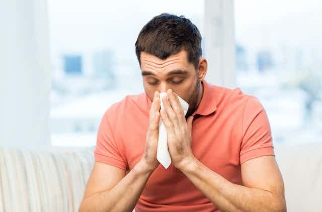 Роспотребнадзор заявил о росте заболеваемости гриппом и ОРВИ