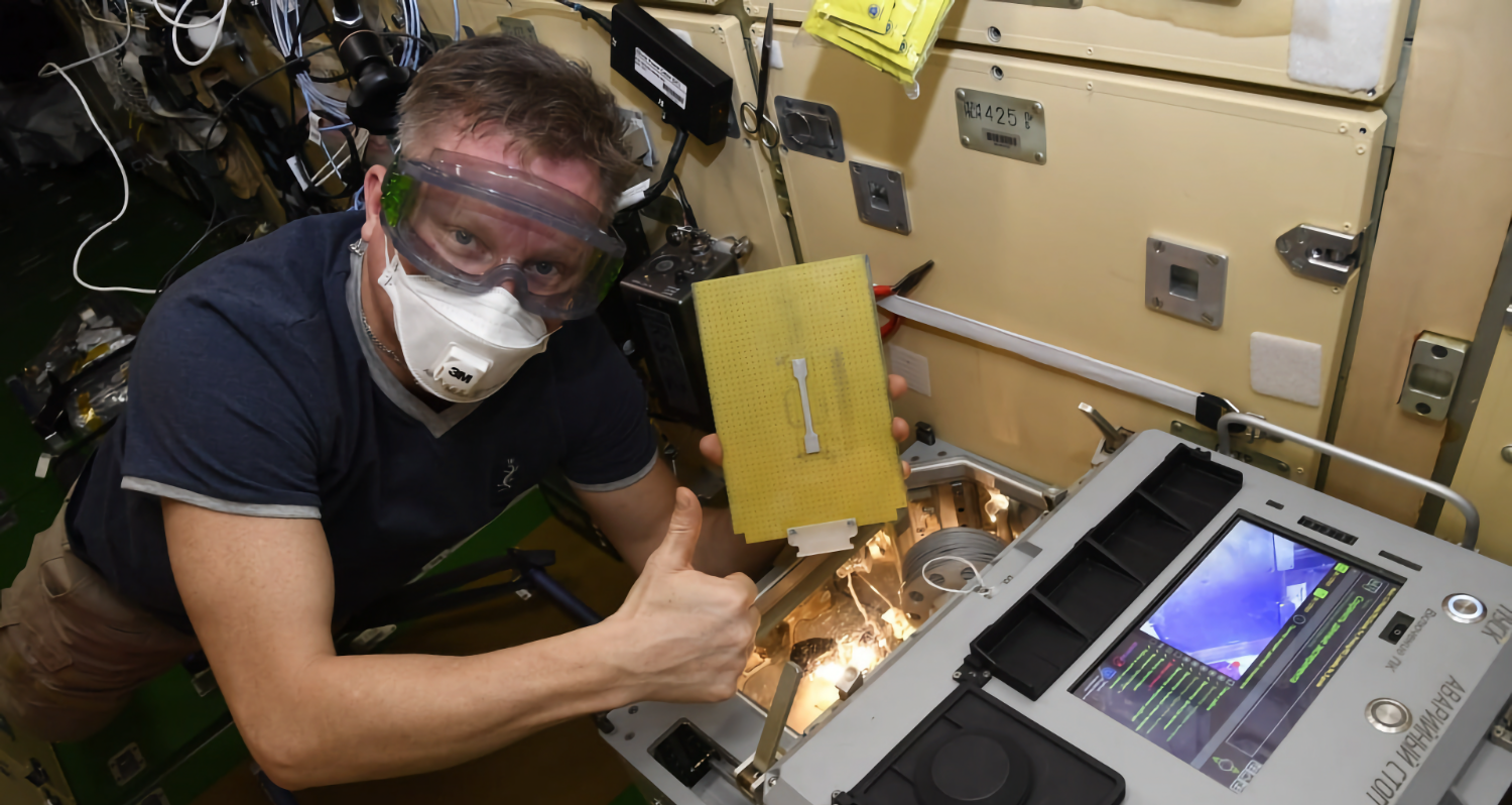 Российский космонавт успешно испытал отечественный 3D-принтер на орбите