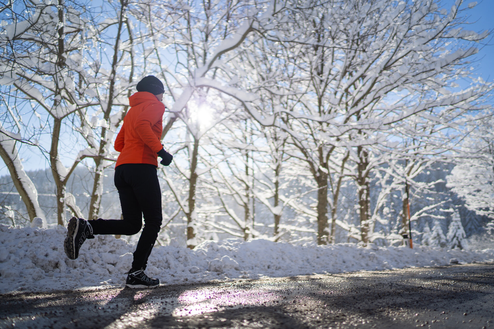 Кардиолог объяснил, почему бегать зимой полезнее, чем летом