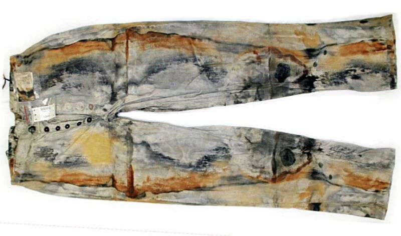 Кто-то отдал $95 тыс за пару джинс, найденных после кораблекрушения 1857 года