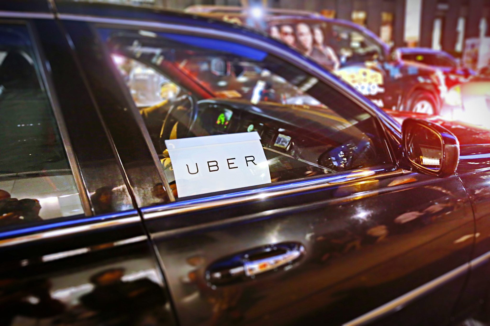 Uber будет судиться с властями США, чтобы не поднимать зарплату таксистам