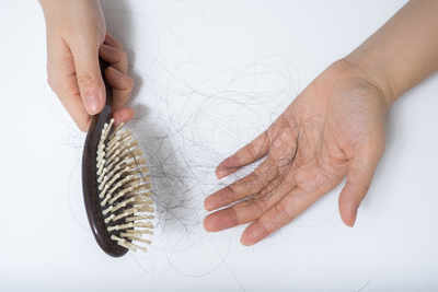 Почему может начаться выпадение волос