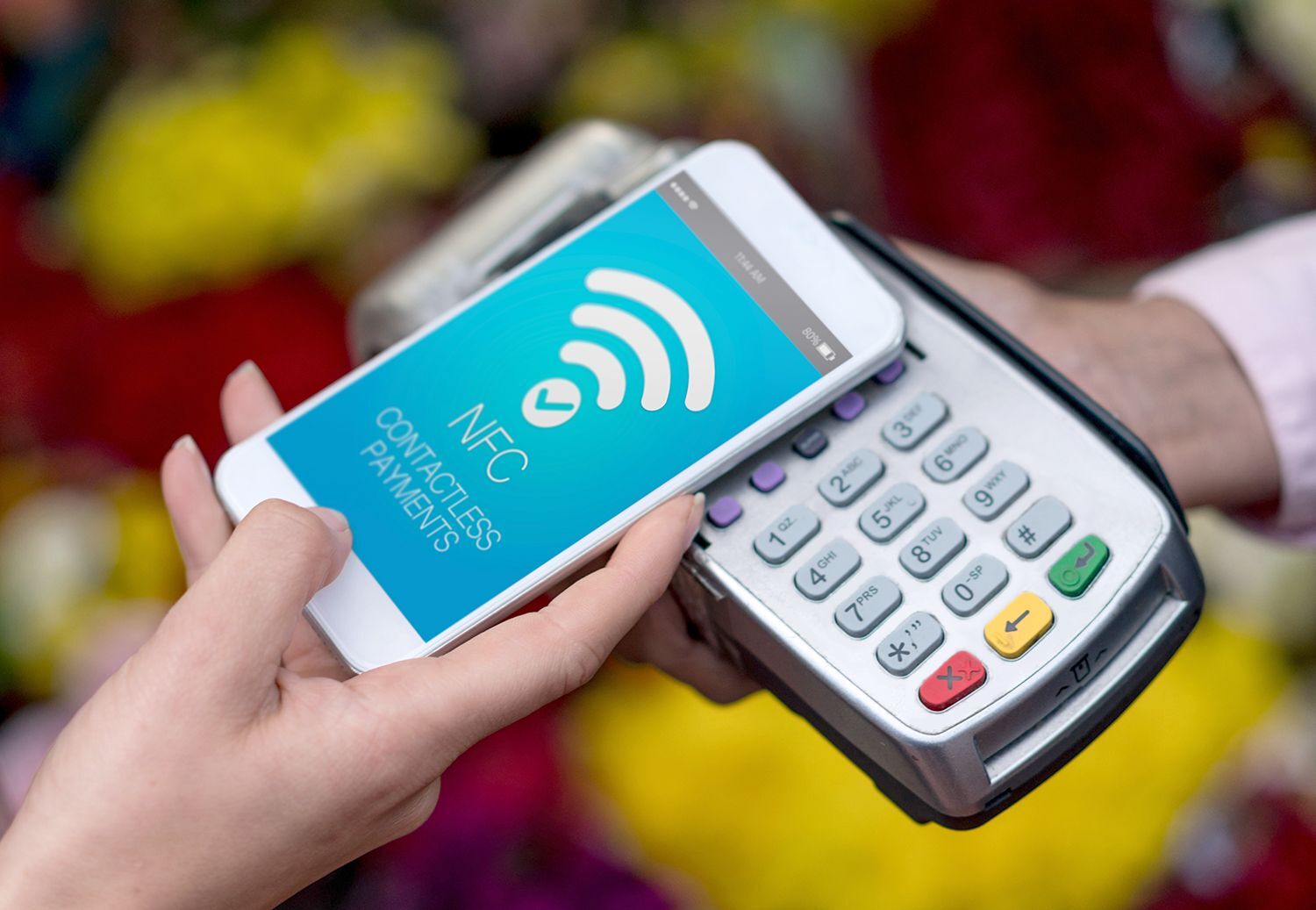 Сбер вслед за «Тинькофф» выпустит NFC-наклейку для оплаты на кассах с iPhone
