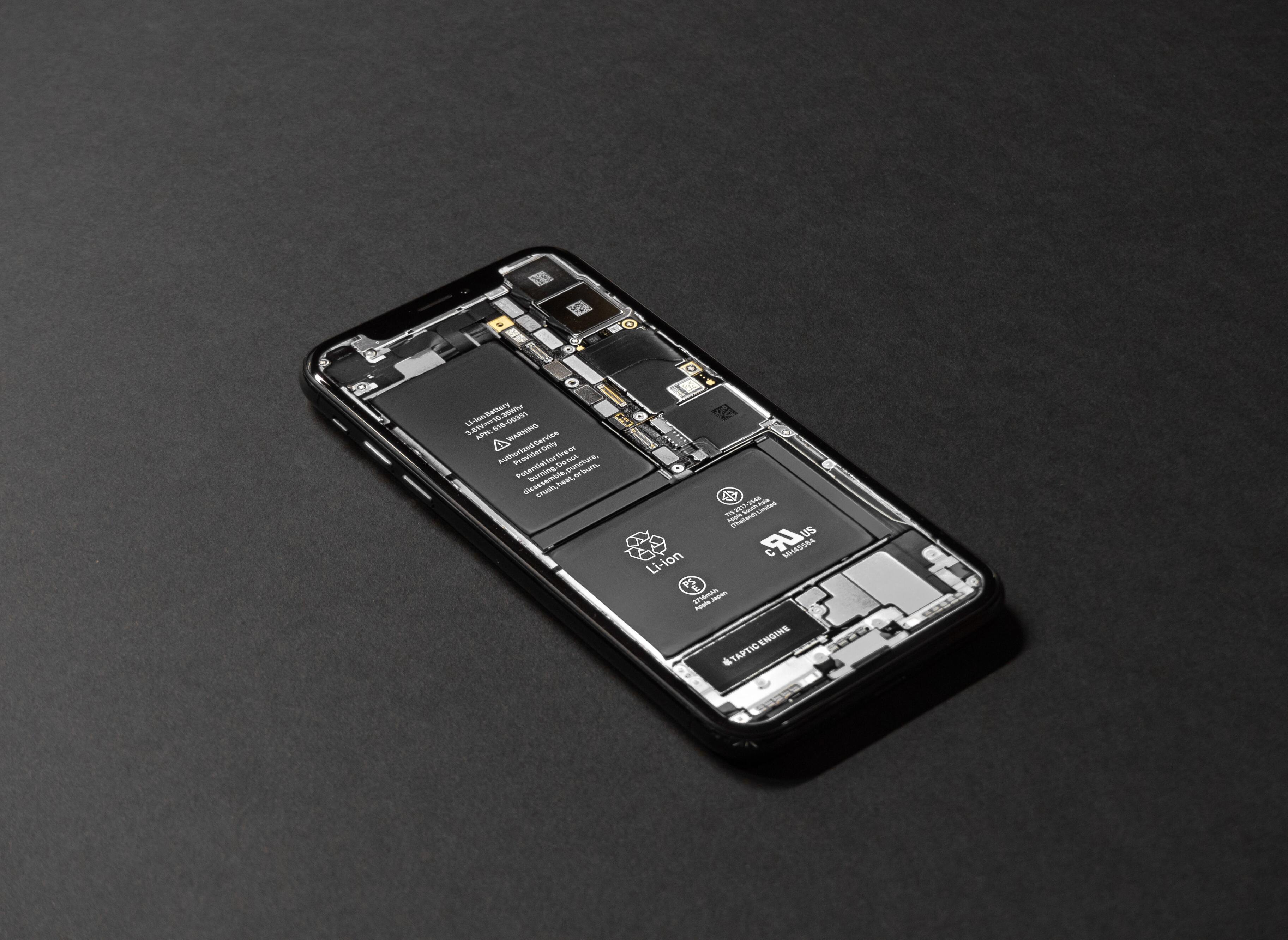 Apple подняла стоимость замены батареи на старых iPhone