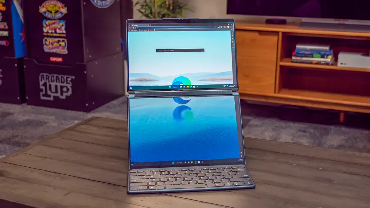 Lenovo представила ноутбук одновременно с OLED-экраном и E Ink-дисплеем