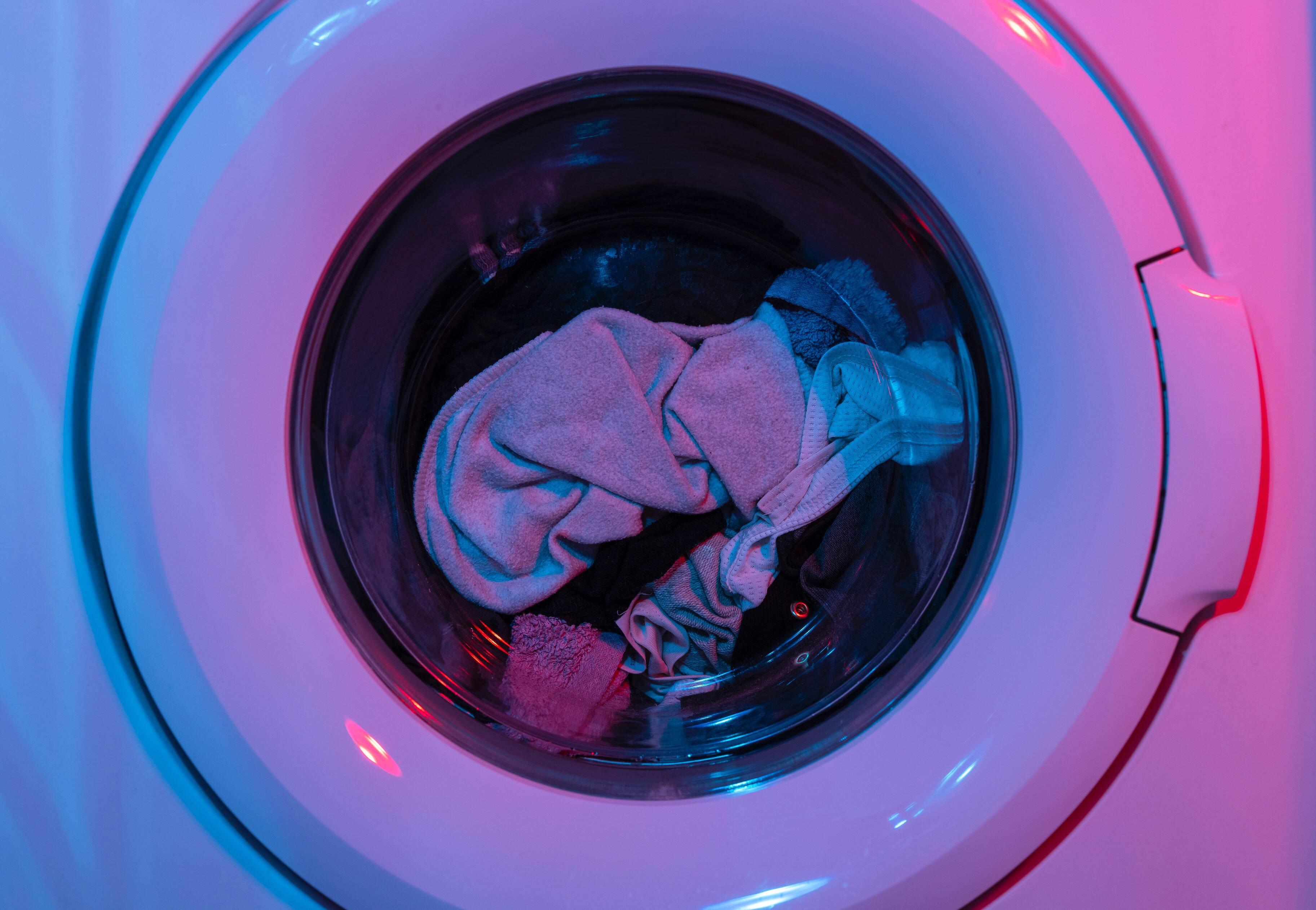 Новое исследование показало, что стирка одежды с моющим средством может уйти в прошлое