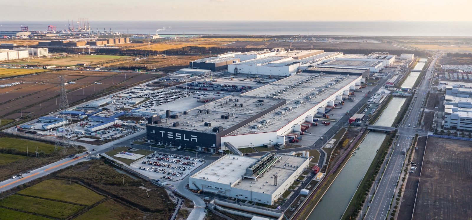 Tesla отказалась от расширения территории своего завода в Шанхае из-за смущения местных властей