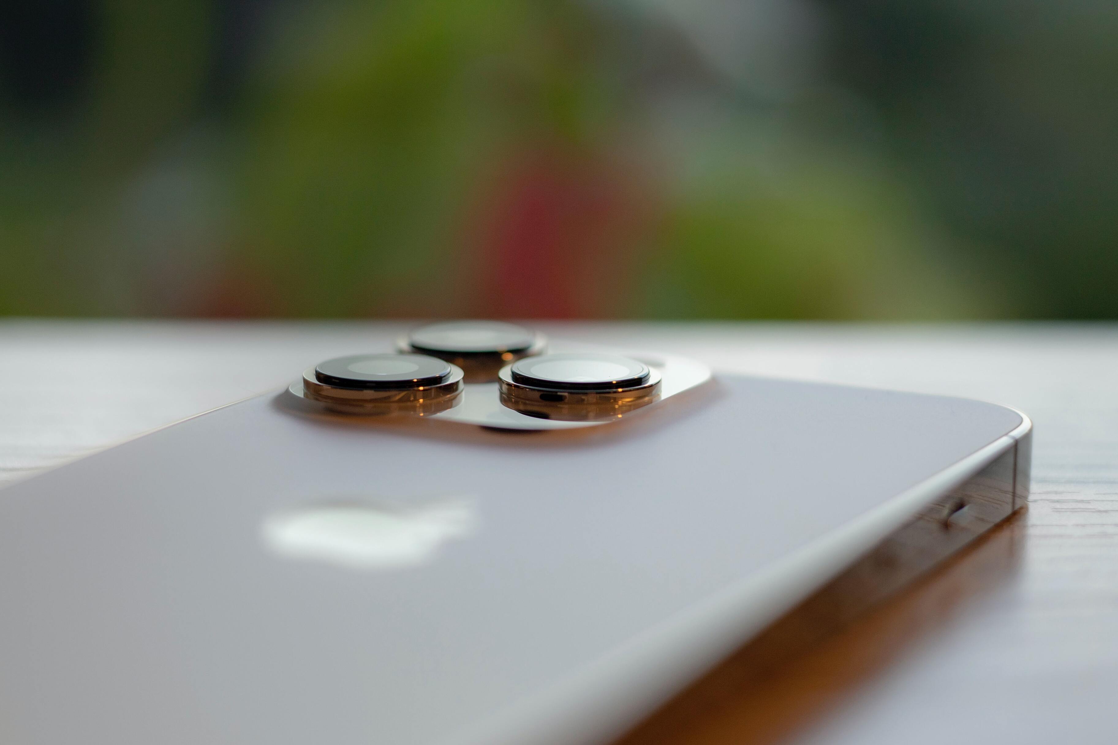 Две Pro-модели iPhone 2024 года получат камеры с перископом