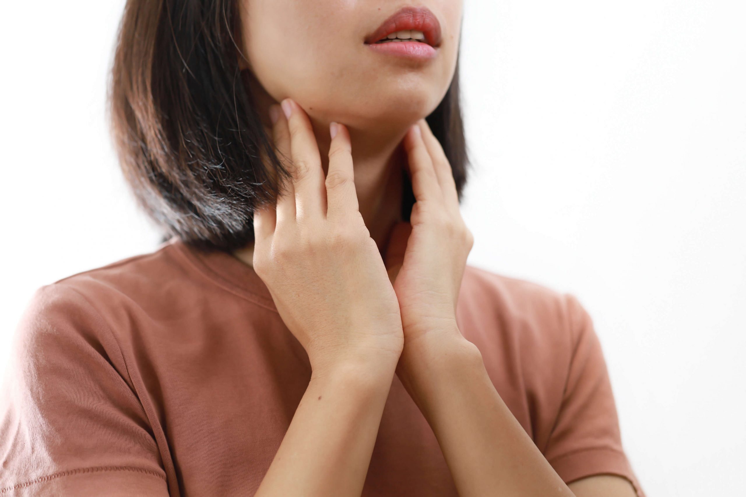 Почему излишняя или недостаточная активность щитовидной железы опасна для человека