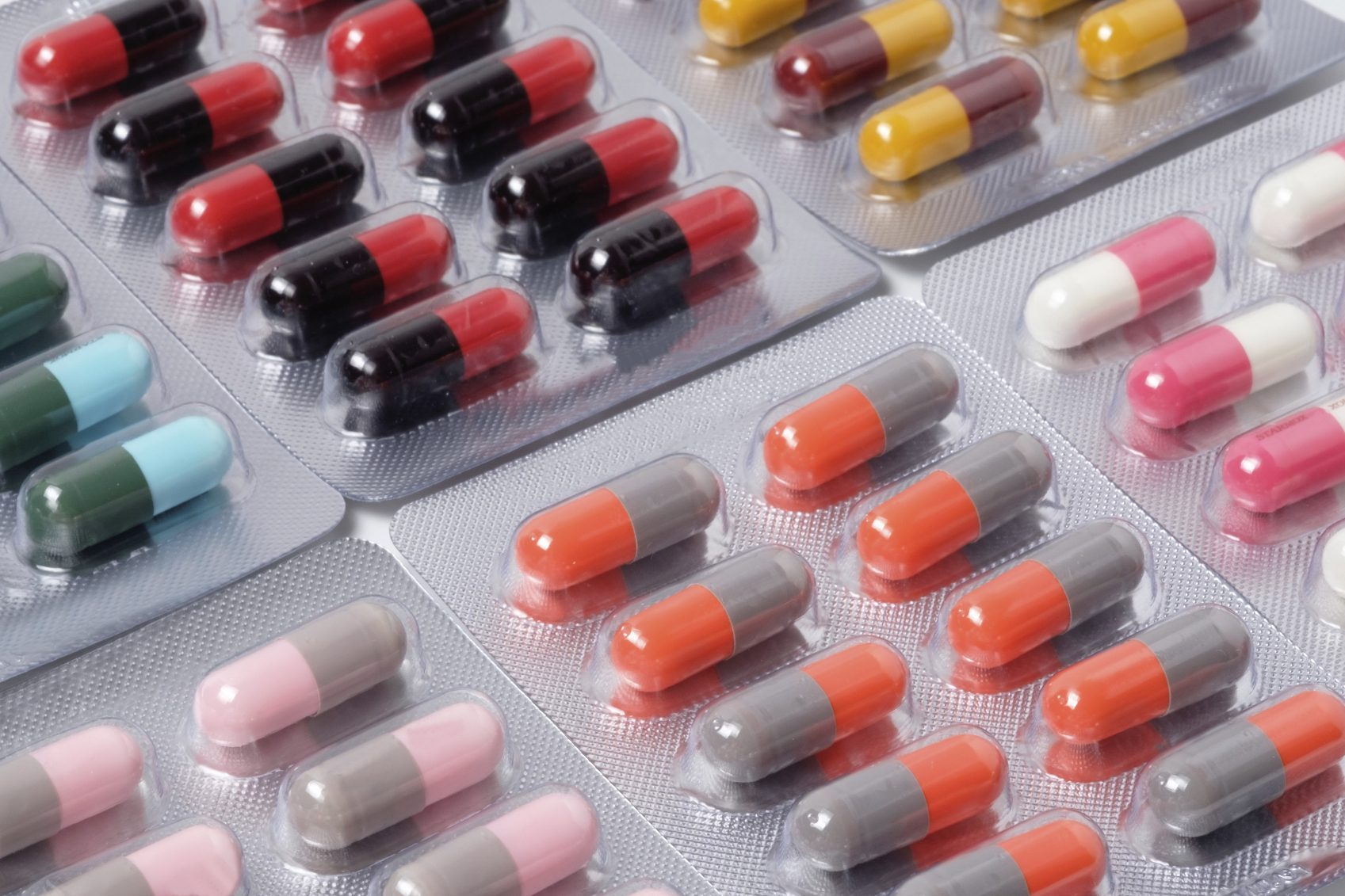 Более 70% россиян принимают антибиотики неправильно