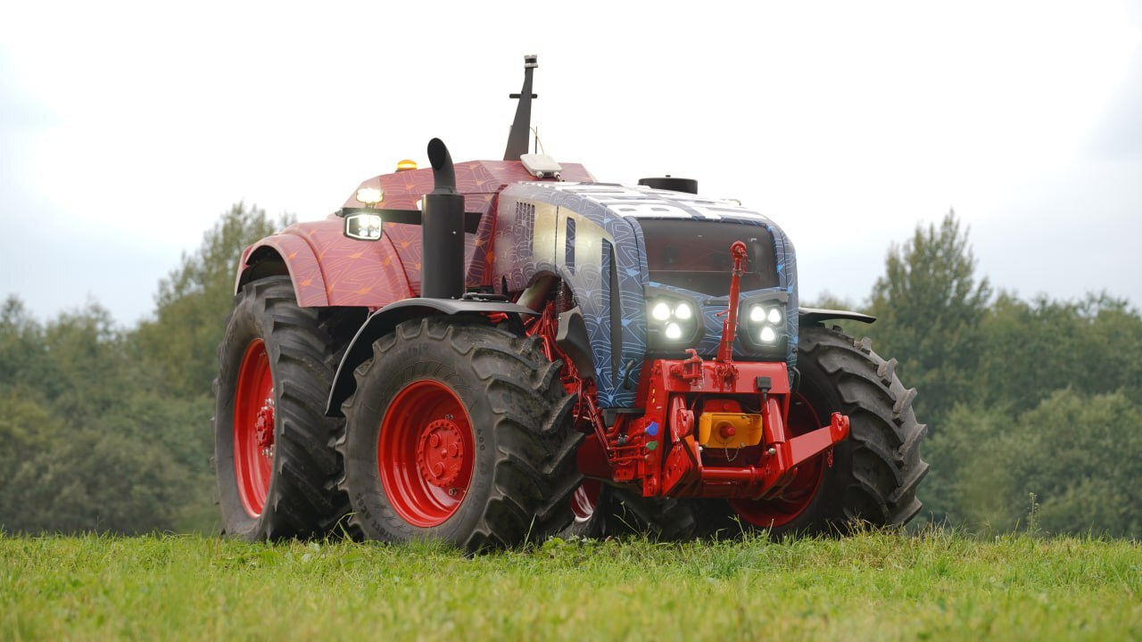 Легендарный трактор Беларус получил версию с автопилотом