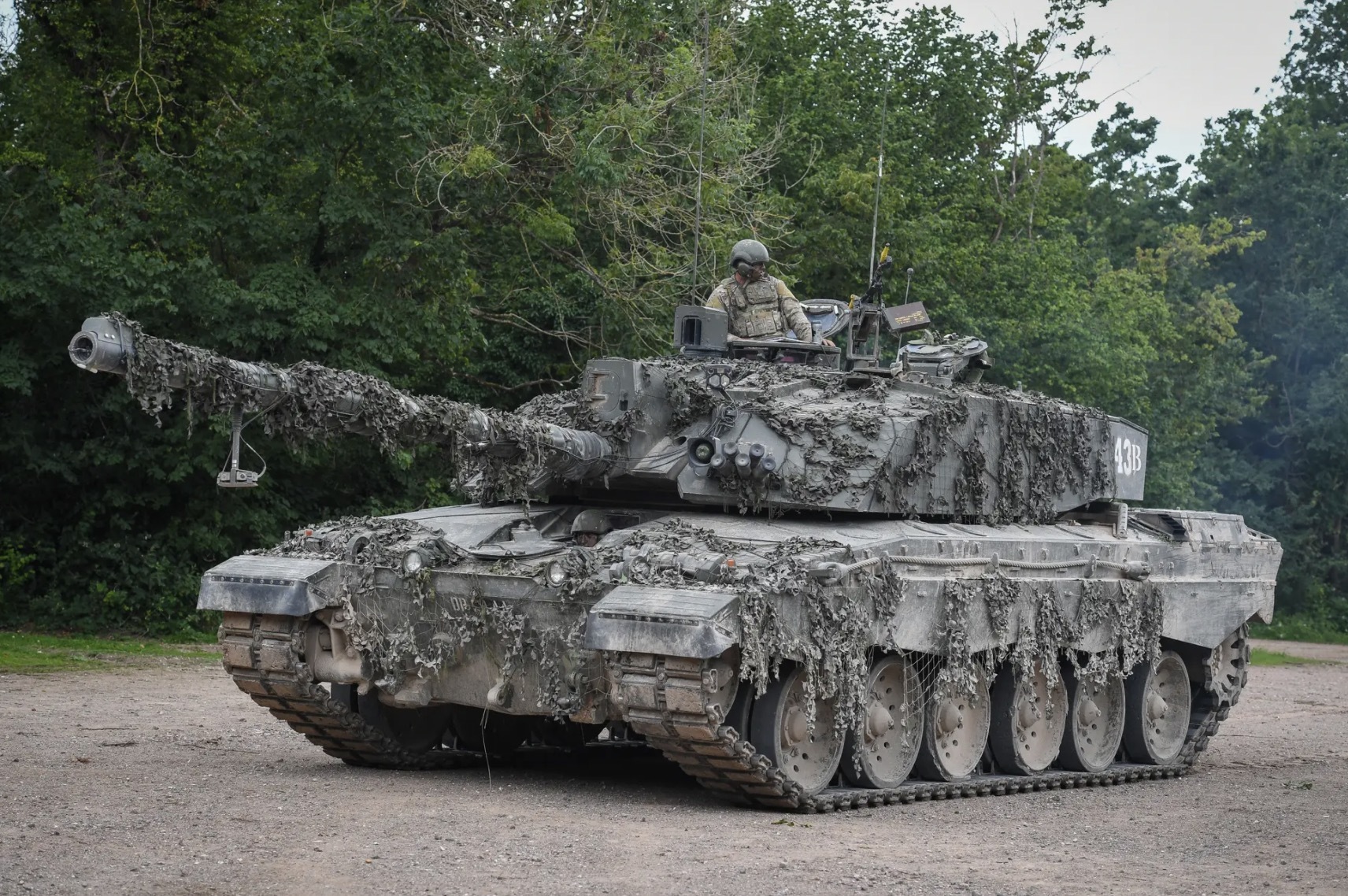 Российский военный назвал слабую броню кормы общей проблемой немецких, британских и американских танков