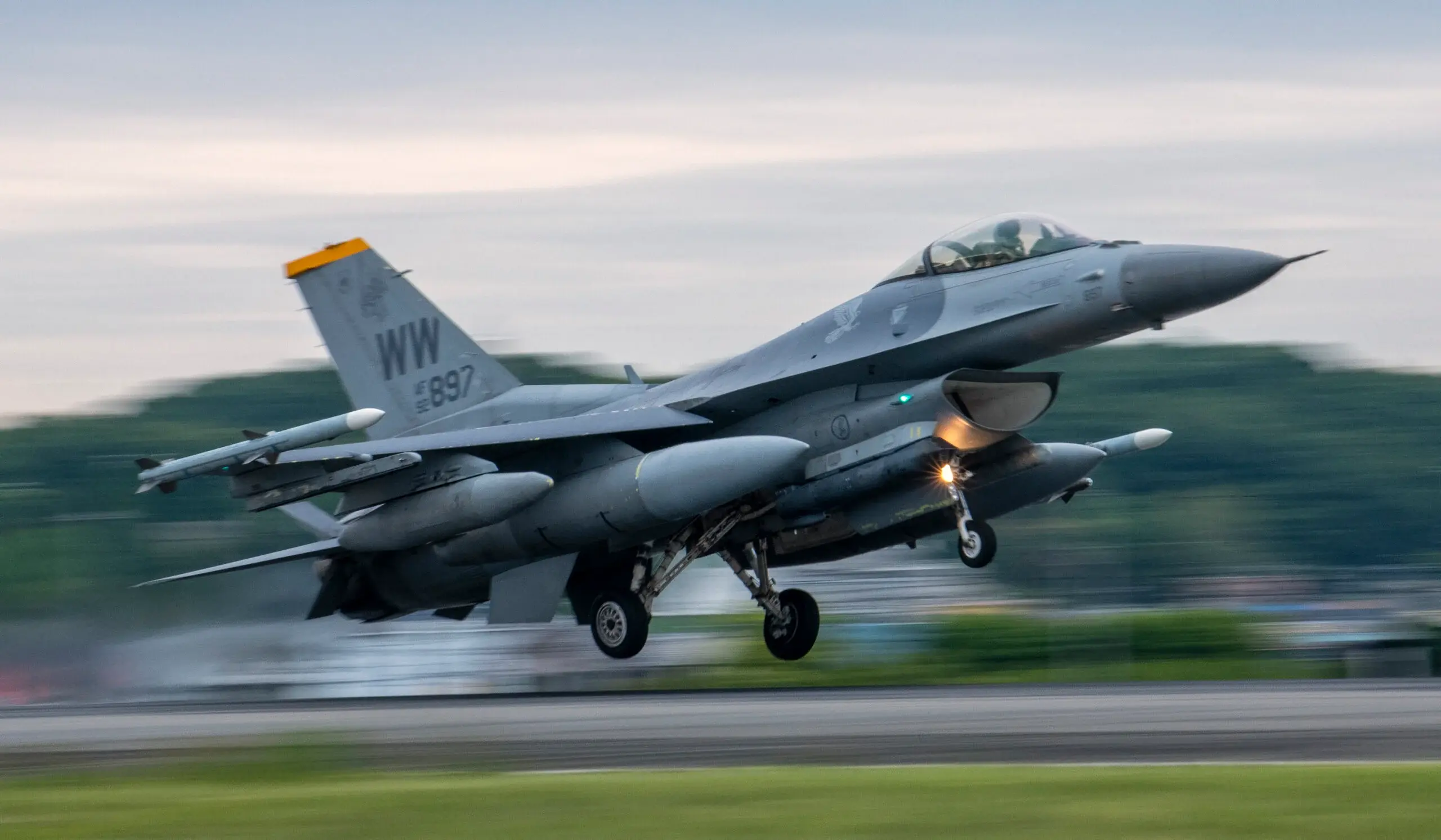 F-16: что за истребители ждёт Украина и как они изменят боевые действия —  Ferra.ru
