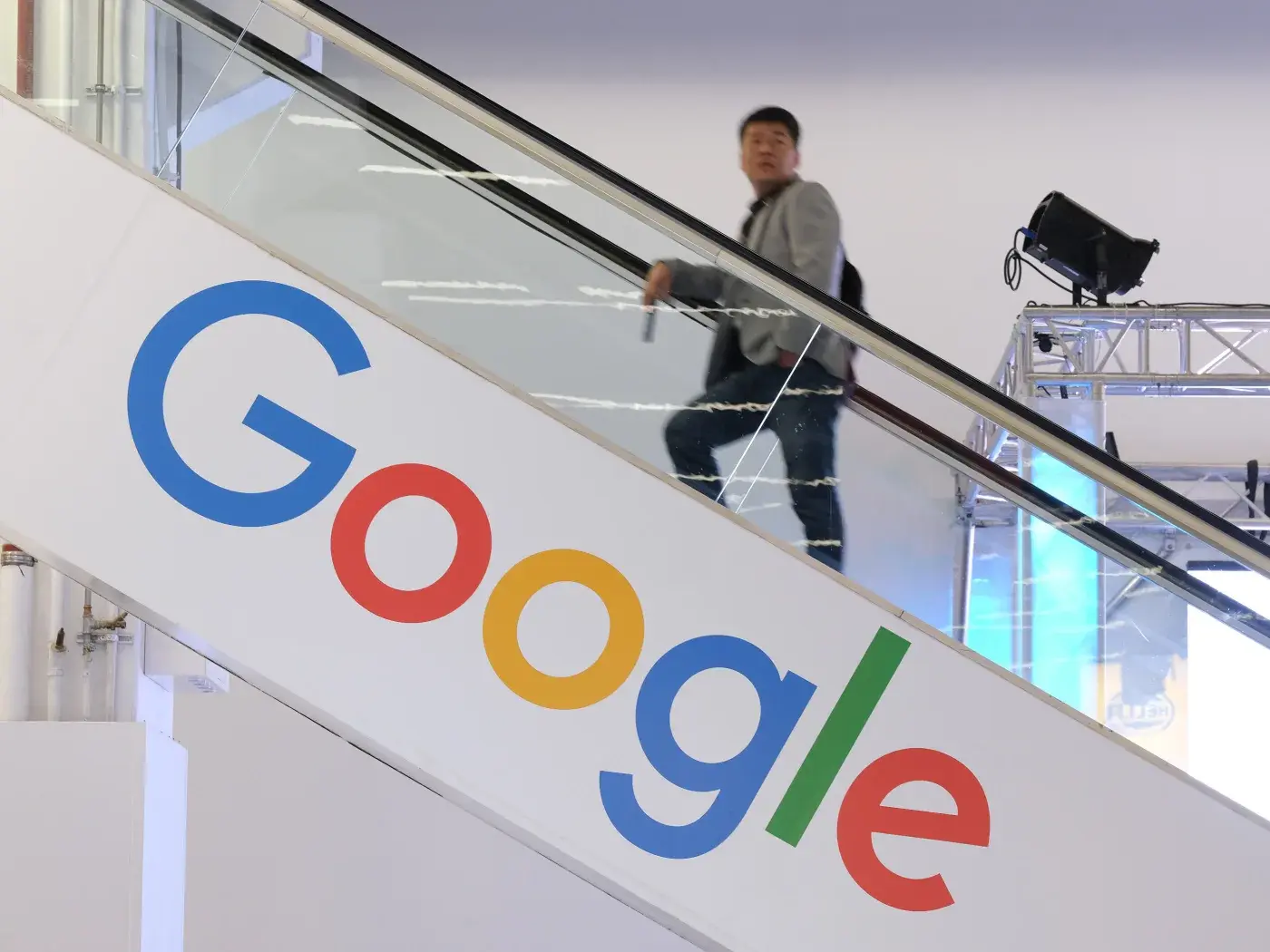 Где посмотреть презентацию Google, на котором компания расскажет о новом поколении поиска на основе ИИ
