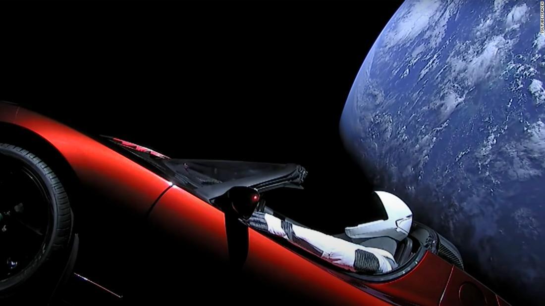 Сколько оборотов вокруг Солнца сделал электромобиль Tesla спустя пять лет после запуска в космос