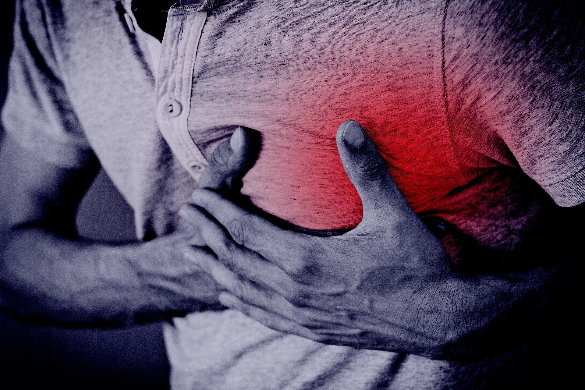 Как отличить боль в груди от сердечного приступа