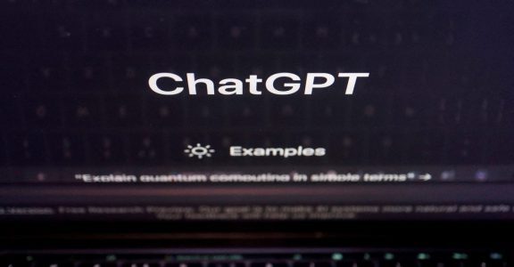 Власти Китая запретили местным компаниям открывать пользователям доступ к боту ChatGPT