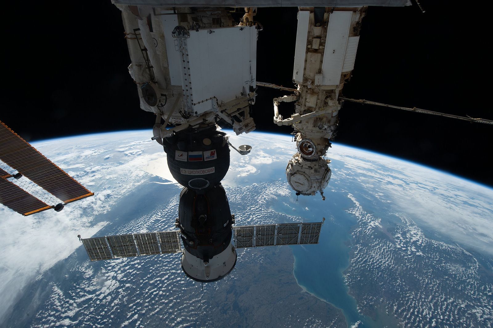 Экипаж разгерметезированного корабля «Союза МС-22» пробудет на МКС до 27 сентября