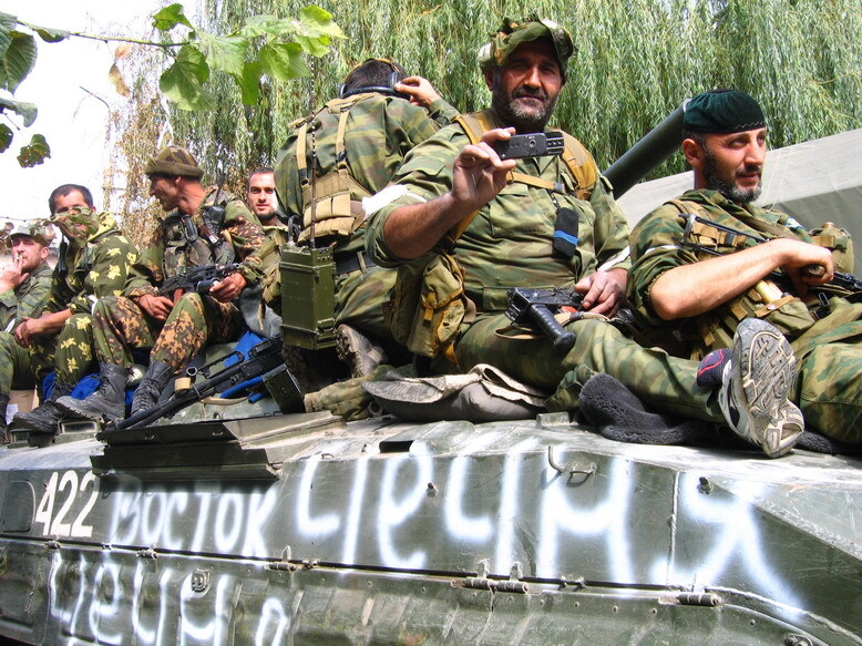 Чеченский батальон Восток долгое время был единственным, как и чеченские силовики в общем, кому разрешались бороды. По сей день в армии РФ отношение к бороде у военных непримиримое