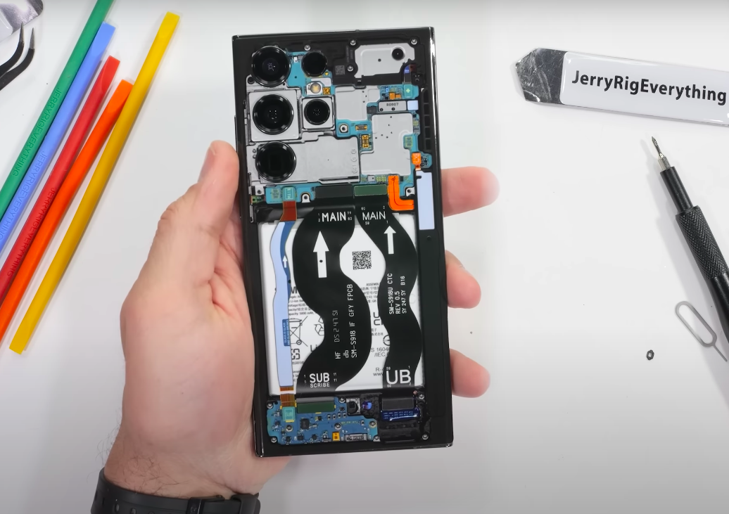 Наконец можно легко заменить батарею: разборка Samsung S23 Ultra раскрыла приятный сюрприз