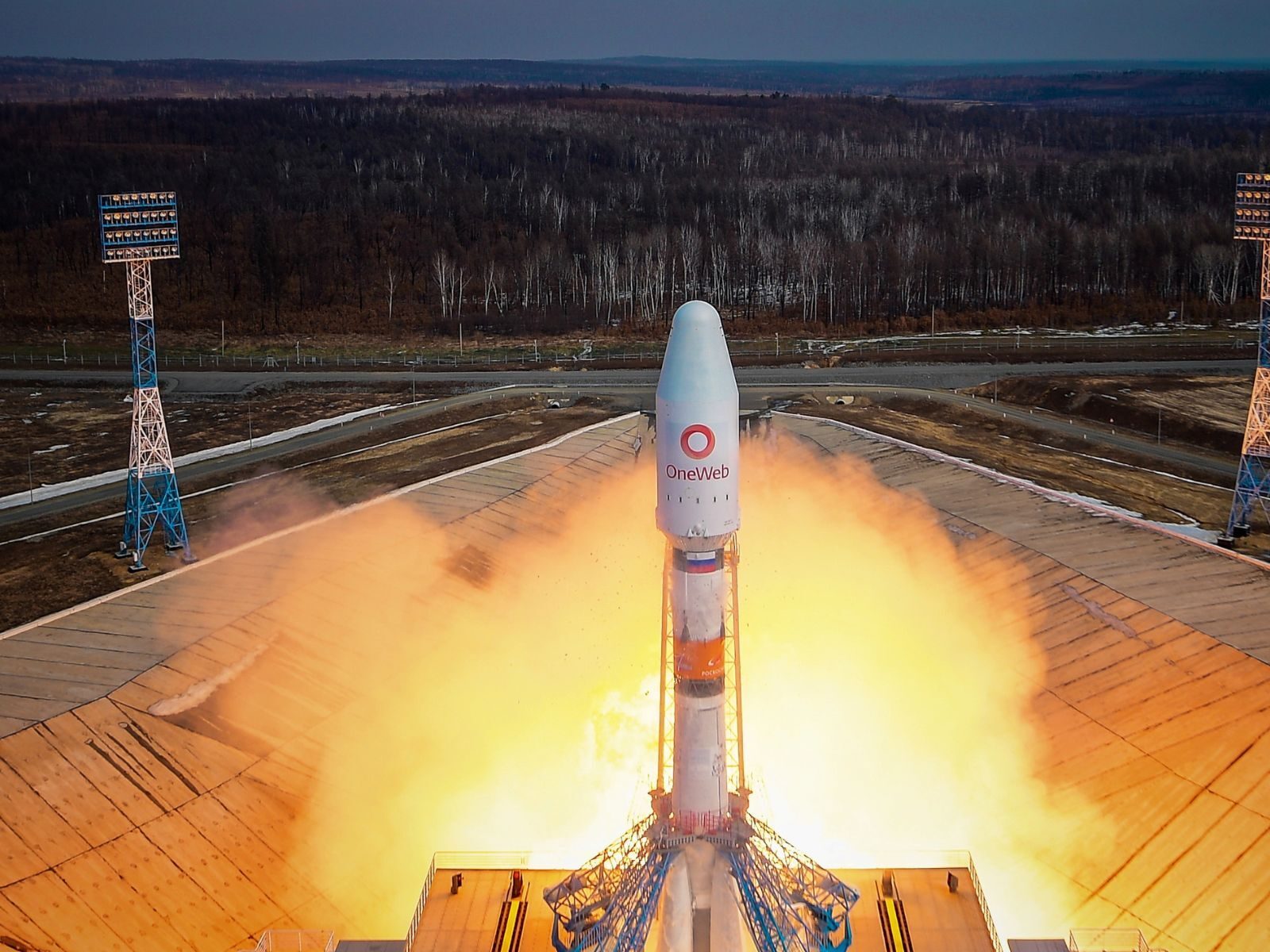 Директор британской корпорации OneWeb заявил, что оставил попытки забрать спутники у Роскосмоса