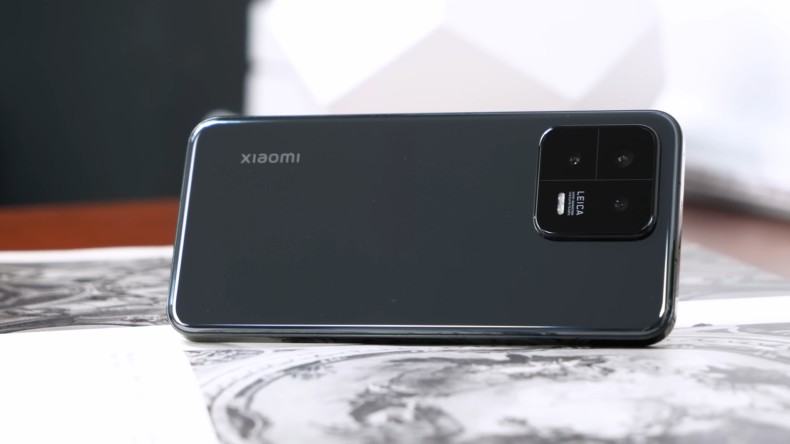 Почему Xiaomi 13 не дотягивает до настоящих флагманских смартфонов, несмотря на характеристики