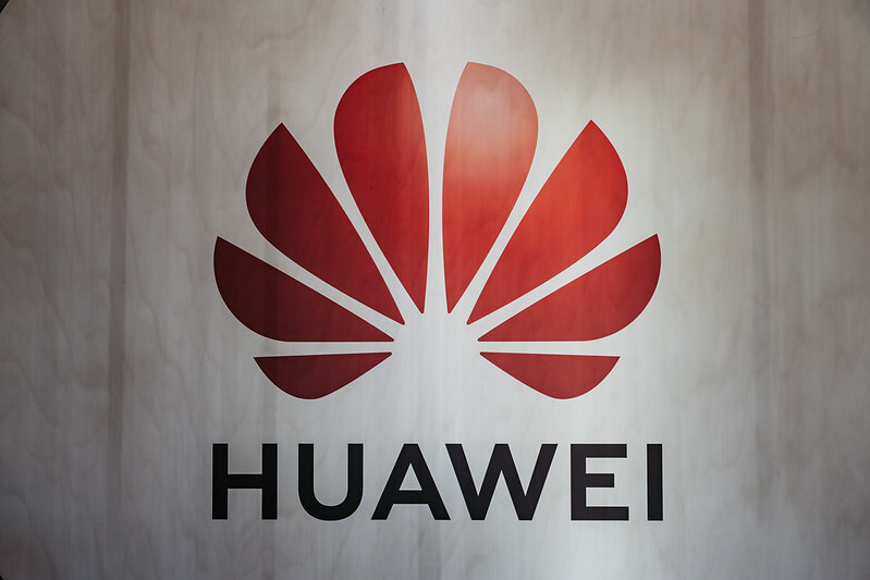 Huawei научила автомобиль регулировать освещение в зависимости от сердцебиения