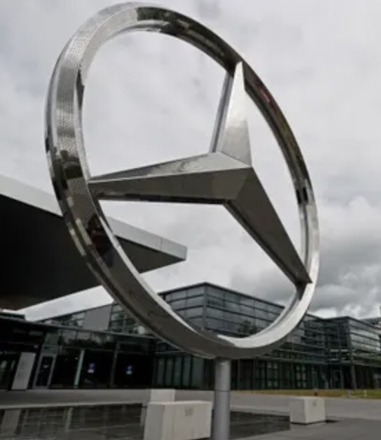 Mercedes-Benz отключила россиян от своего сервиса геолокации Mercedes me ID