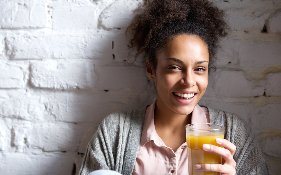 Чем полезен для здоровья апельсиновый сок и как он может навредить