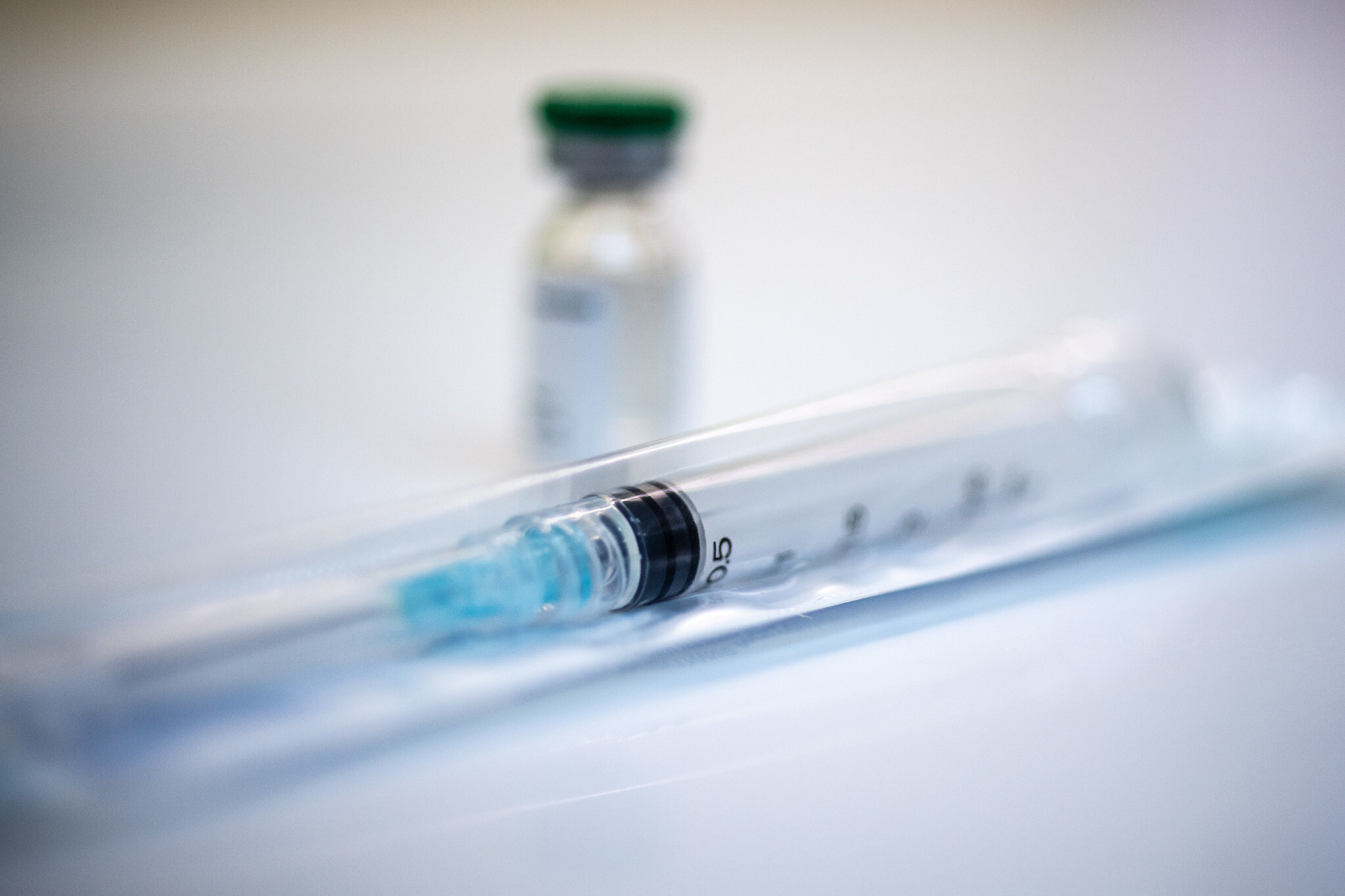 В России создали вакцину от бушующего в стране вируса