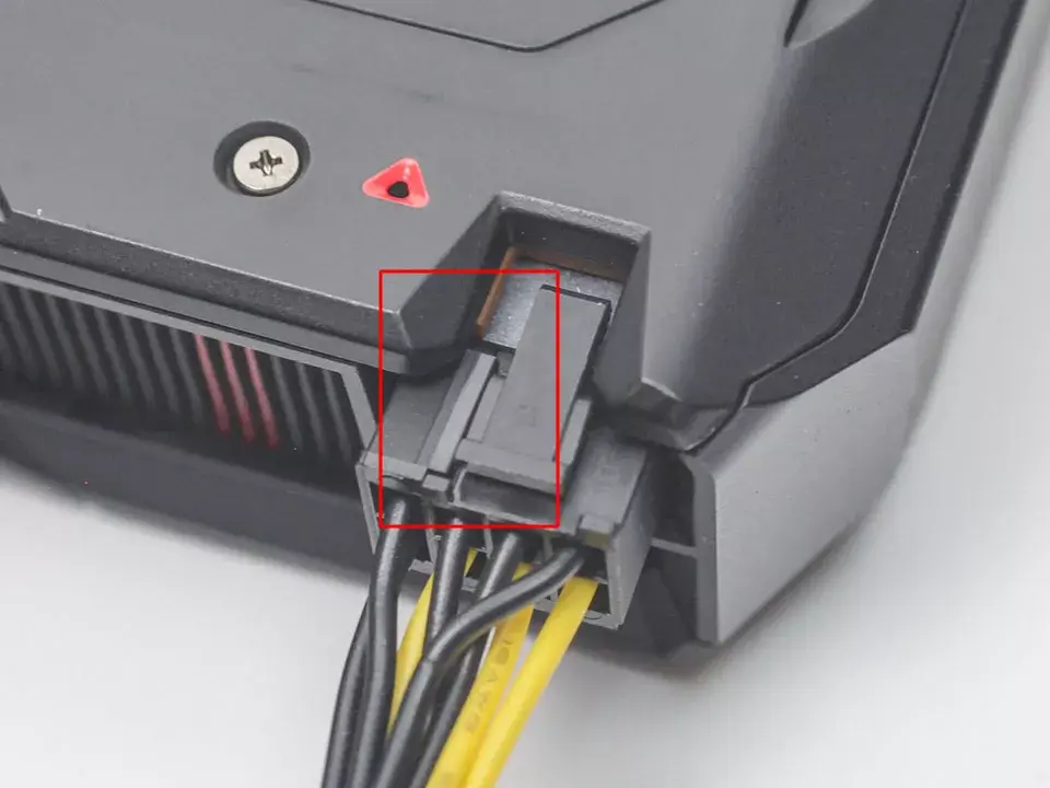 По следам RTX 4090: новая видеокарта AMD Radeon RX 7600 тоже столкнулась с проблемой кабеля питания