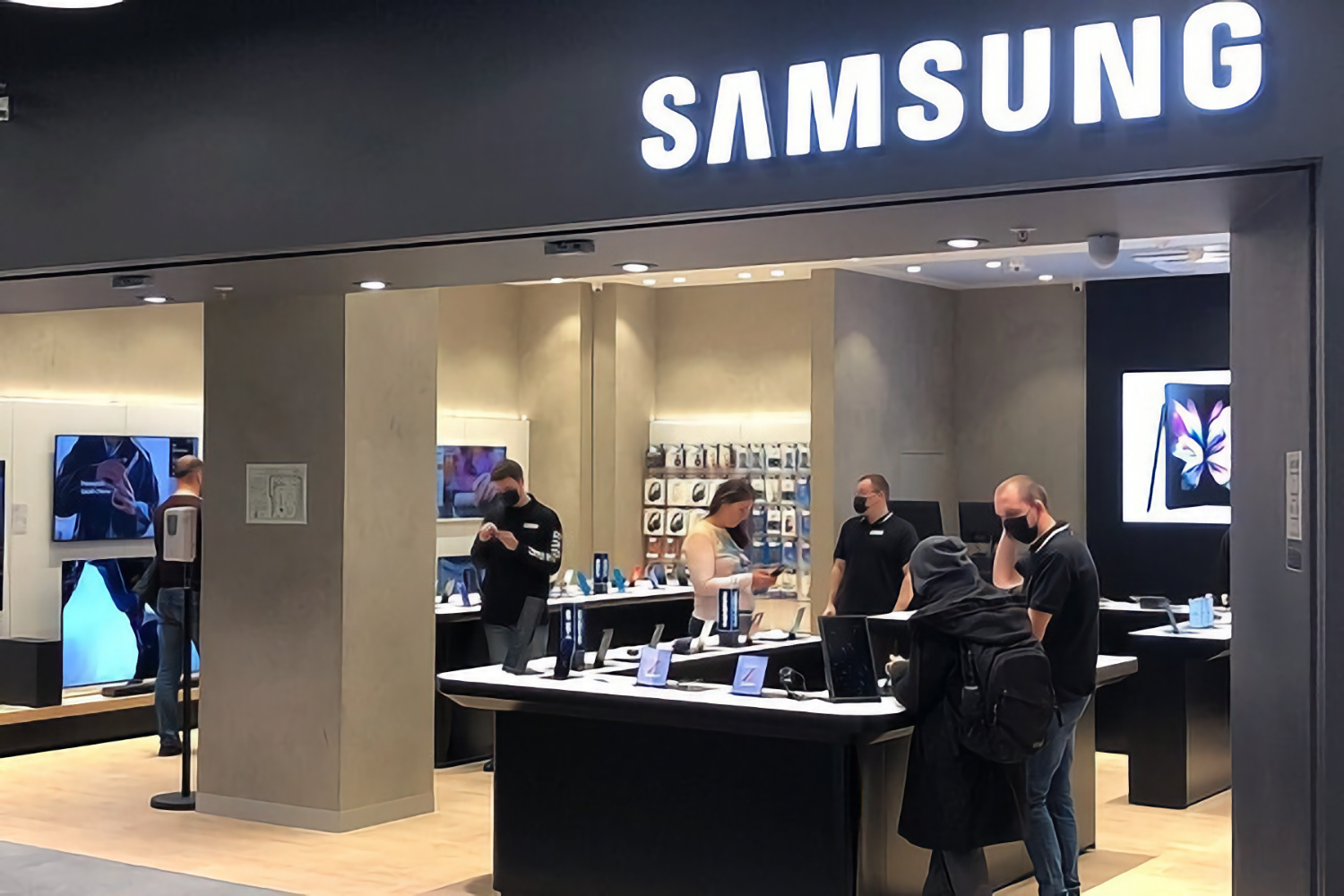 Откуда в России берутся смартфоны Samsung с гарантией производителя в эпоху санкций