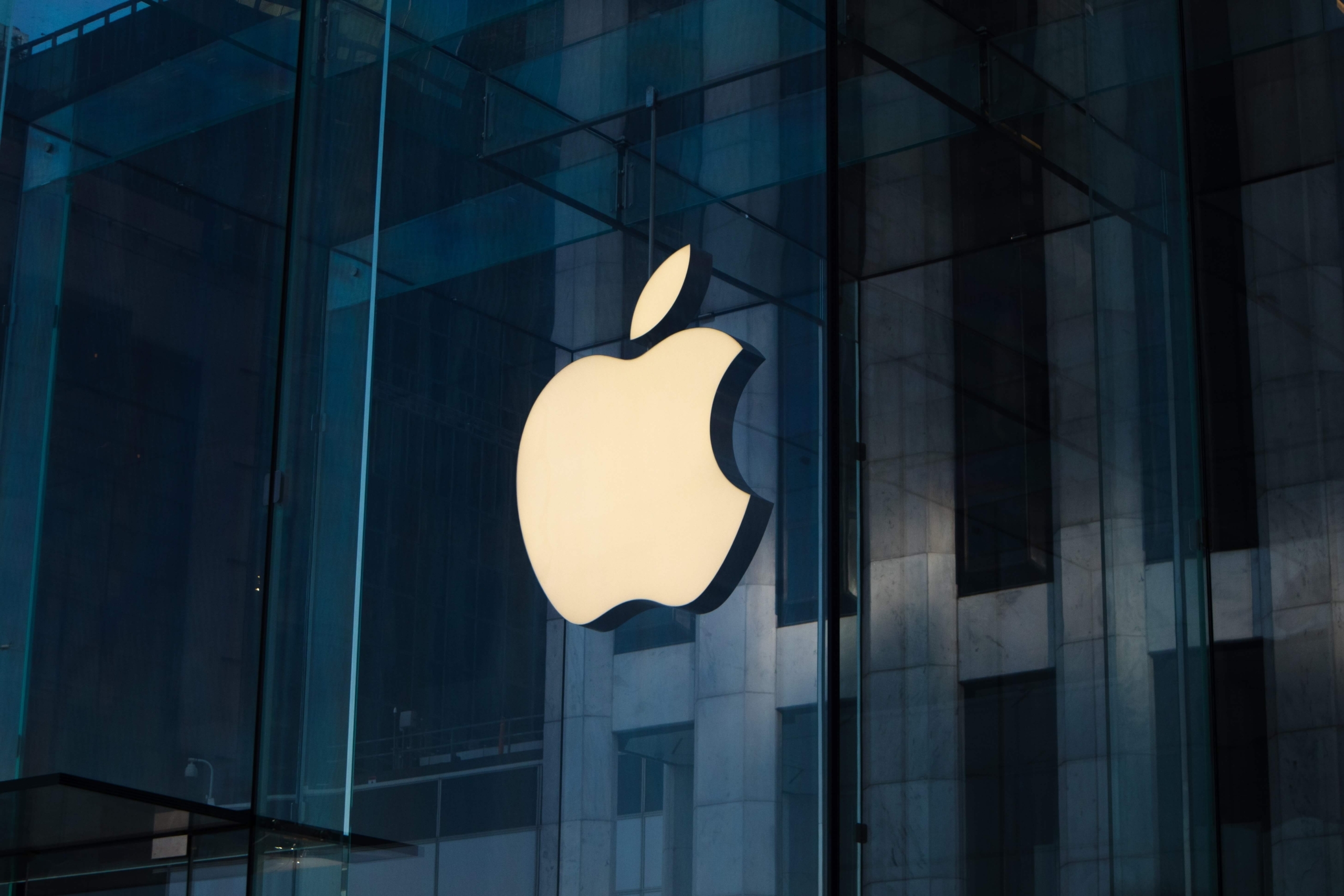 Apple оштрафовали за обман китайских пользователей в рекламе