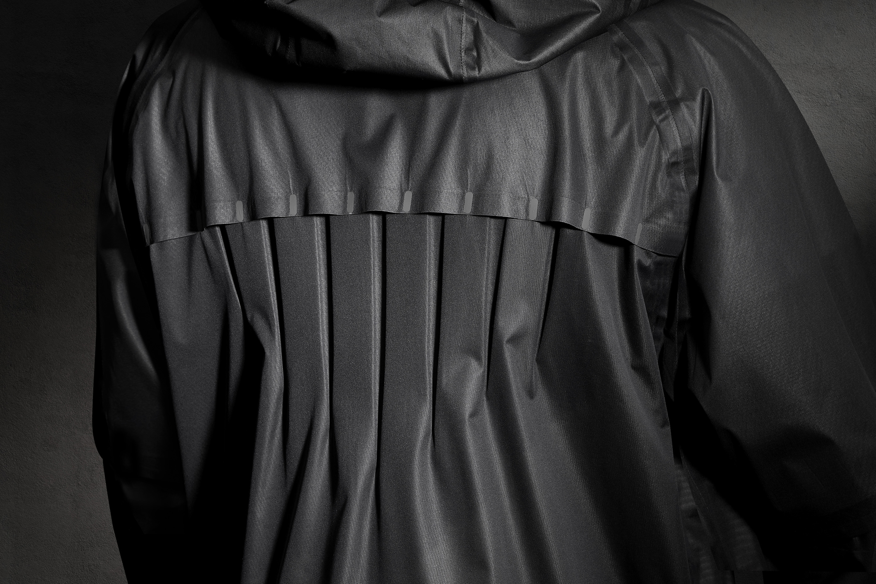 Новая куртка Nike сама раскроет «вентиляцию», если вы вспотеете