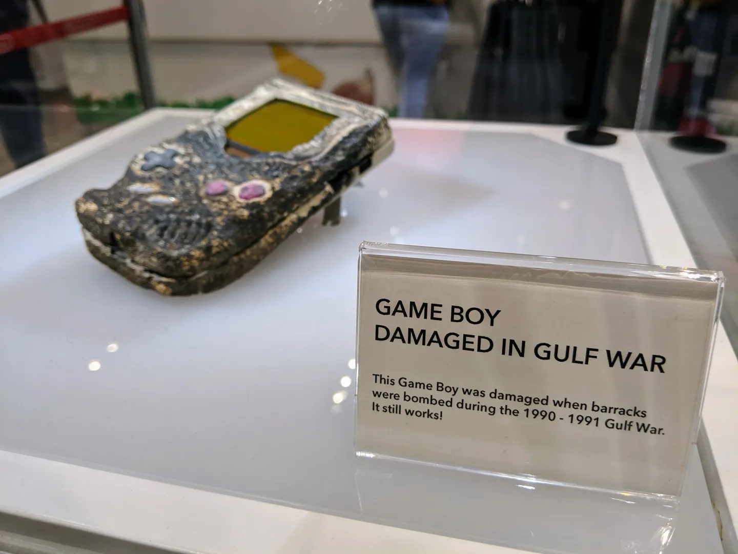 Эта консоль Game Boy пережила войну в Персидском заливе