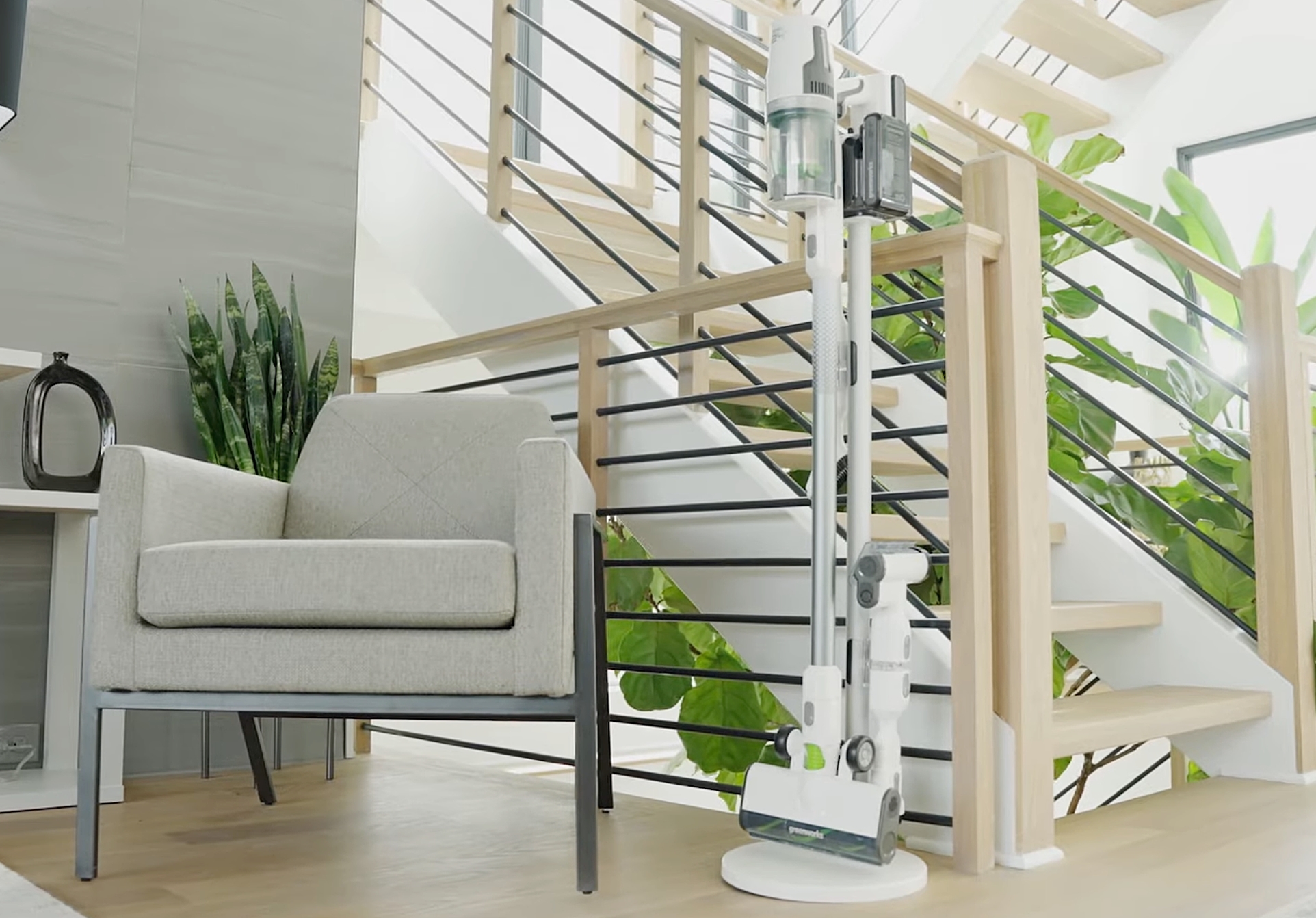 Хороший вертикальный пылесос — это не только раскрученные «китайцы». Есть альтернативы