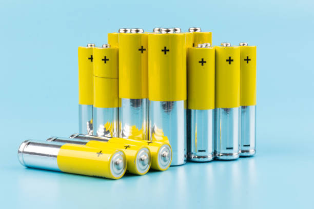 Какой процент заряда останется в аккумуляторных батарейках через месяц их использования