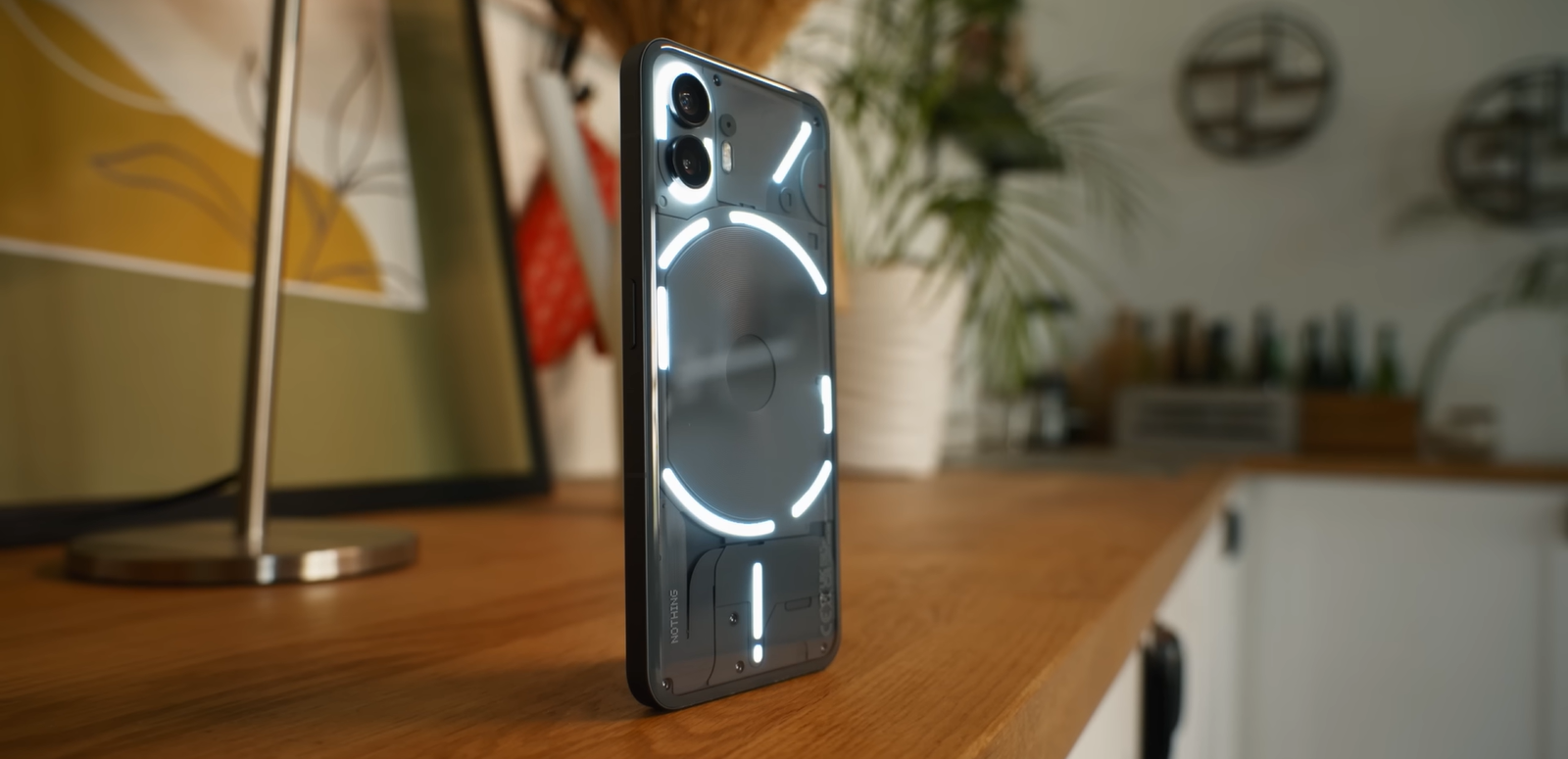 Что вам нужно знать перед покупкой крутого экзотического смартфона Nothing Phone (2)