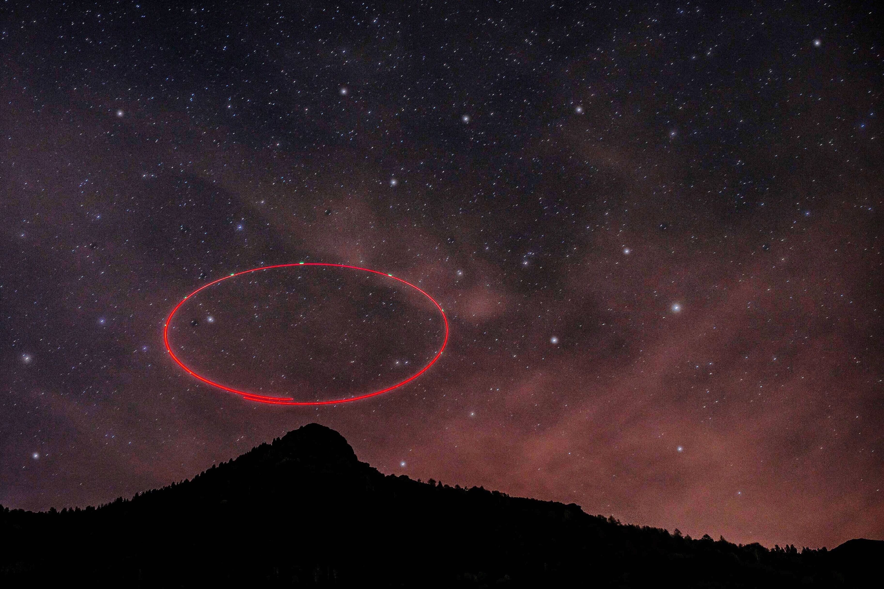 Астероид круитни. Размеры метеоритов. Астероид 1998 ky26. Астероид 153201. Метеорит на земле.