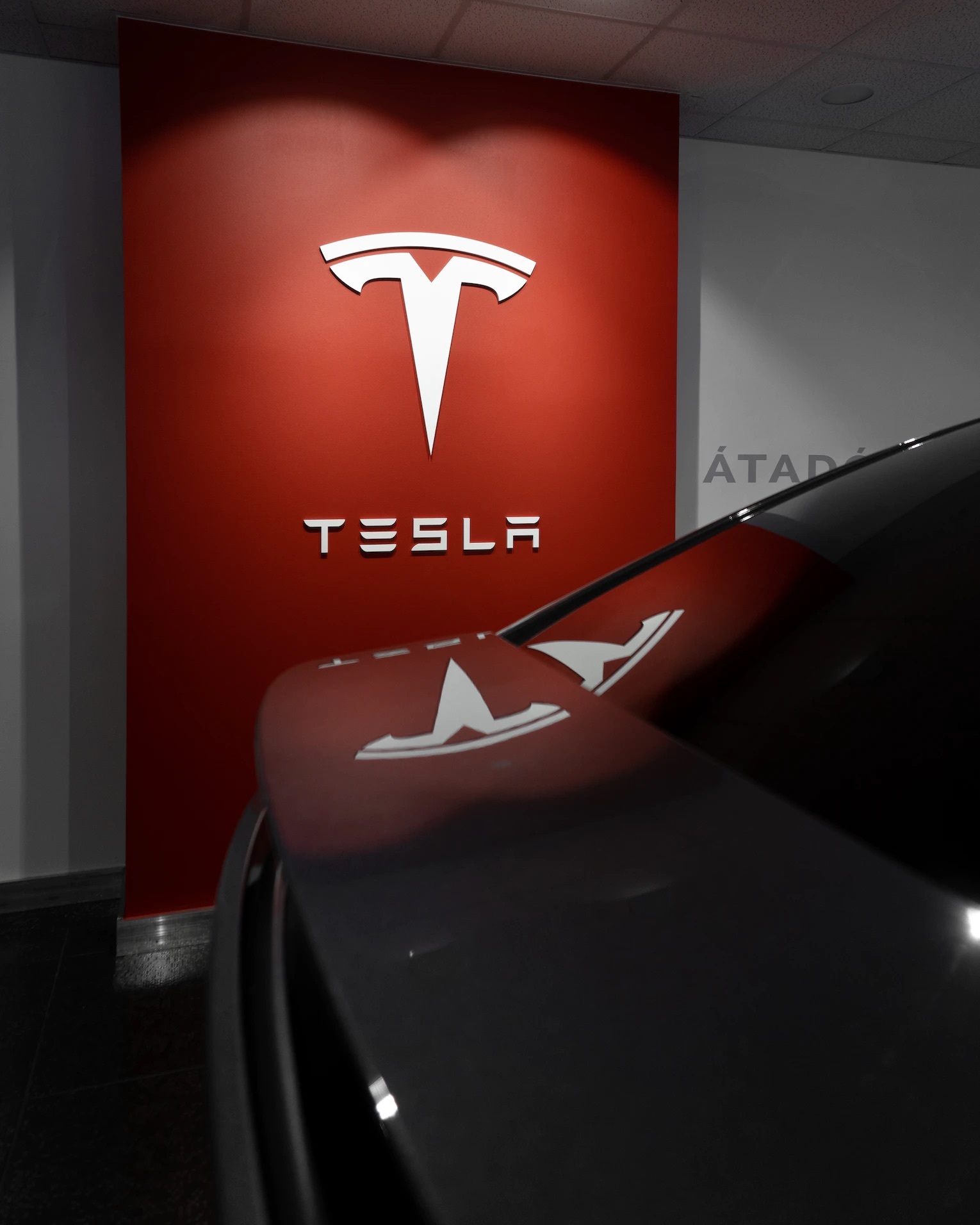 Названа цена замены аккумулятора в электромобилях Tesla